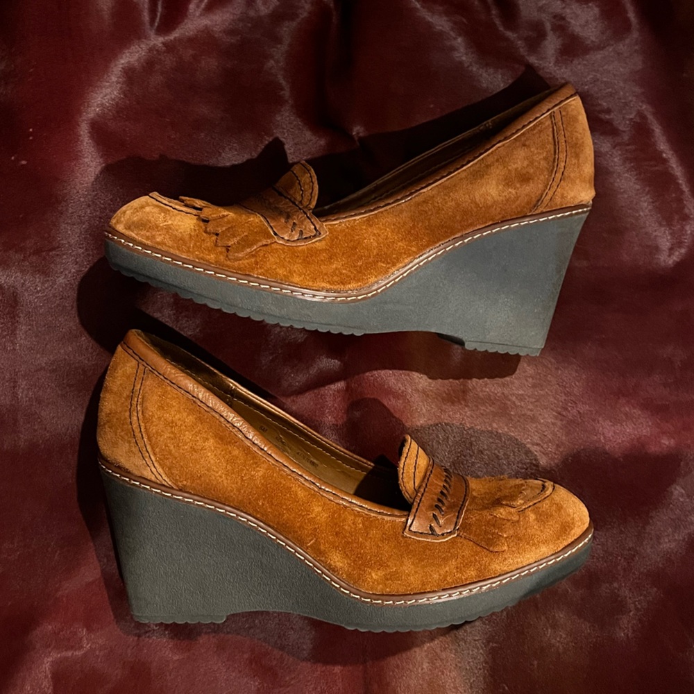 Naturalizer camel suede wedge loafers 8.5